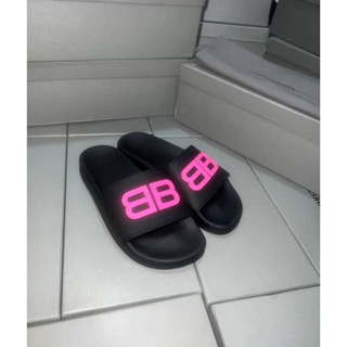 𒊹︎ มีของพร้อมส่งค่ะ 🛍🛍 ( NEW ARRIVAL )  [ BALENCIAGA MEN’S POOl SLIDE SANDAL ]    🛍 พร้อมส่งค่ะ 🛒￼