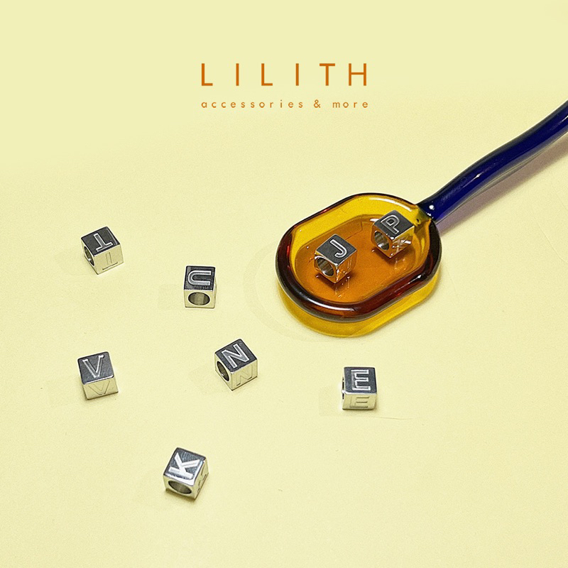 Lilith - Cubic Alphabet charm collection (เฉพาะจี้) จี้ลูกบาศก์ จี้สี่เหลี่ยม จี้อักษร A-Z