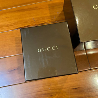 กล่องใส่นาฬิกาข้อมือ “GUCCI” ของแท้ 100%