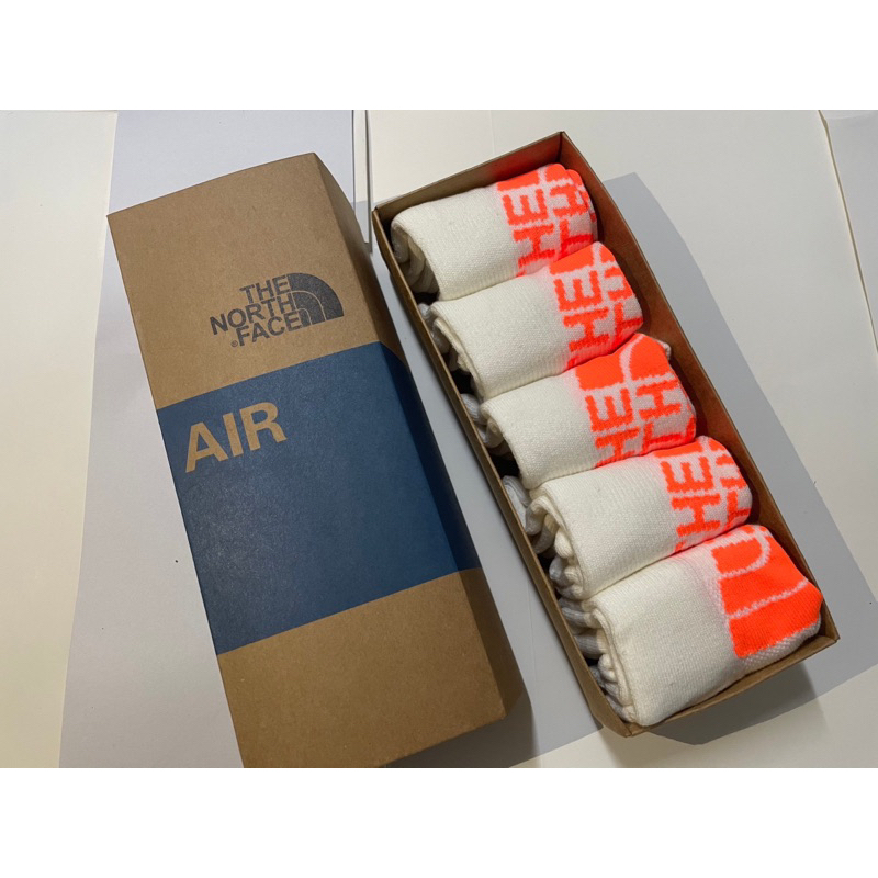 ถุงเท้า The North Face 5 คู่ พร้อมกล่อง