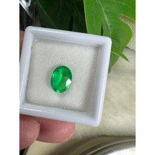 columbian emerald  lab created 10x7mm weight 2.50 carats