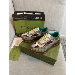 รองเท้า​gucci​ส่งฟรีมีของแถม