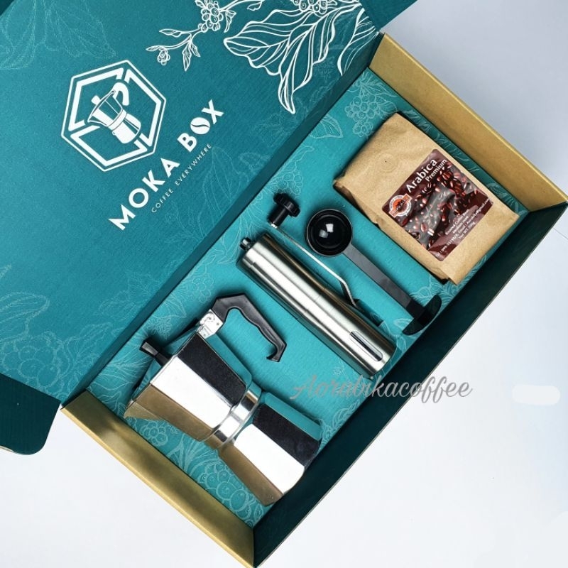 MS67-ชุดทำกาแฟ Moka Box กล่องสีเขียว หม้อต้ม 6cup+ช้อน+ที่บดสแตนเลส+กาแฟ 250กรัม