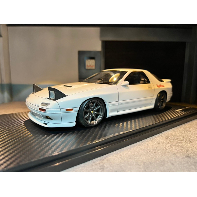 Ignition Model:  IG2870 1:18 INITIAL D Mazda Savanna RX-7 Infini(FC3S)White