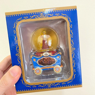 Snow globe Tangled ตำหนิน้ำเป็นสีเหลืองตามภาพค่ะ #snowglobe #tangled #สโนว์โกลบ #โกลบดิสนีย์ #ราพันเซล