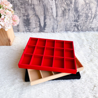 ถาดใส่พระ ถาดเครื่องประกับ จิวเวลรี่ บุกำมะหยี่ แบ่งช่อง 15 ช่อง (Velvet Tray)