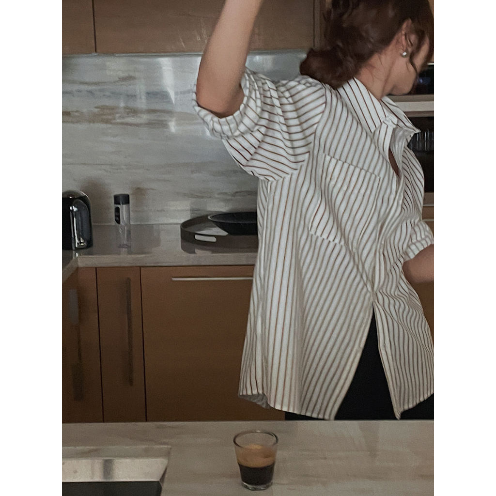 CT2963 มาถึงในประมาณ 3 วัน เสื้อเชิ้ตลายทางยาว oversize เสื้อคลุมคอปกแขนยาวทำงาน เกาหลีแฟชั่นวินเทจ เนื้อผ้านุ่มบางเบา