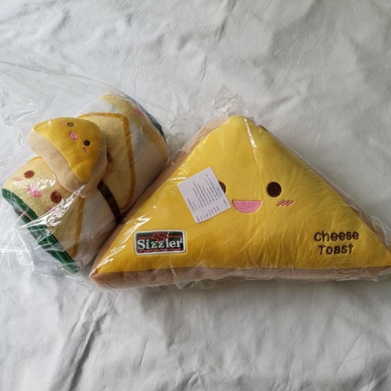 Sizzler ชีสโทสต์ หมอนชีส Cheese toast Key chain หมอนอิง หมอนรองคอ ผ้าห่ม พวงกุญแจ MK Pizza Company