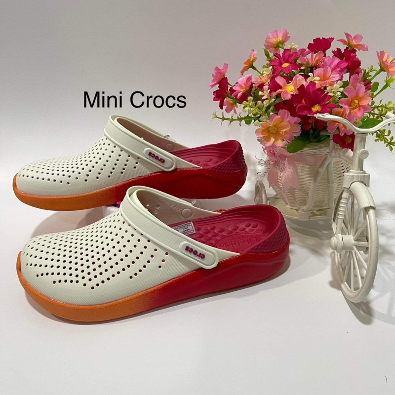 ร้องเท้าแตะแบบสวม Crocs LR ใส่ได้ทั้งผู้หญิงแตะผู้ชายนิ่มสบายไม่เจ็บเท้าเหมาะสำหรับใส่ในทุกที่ ทุกเว