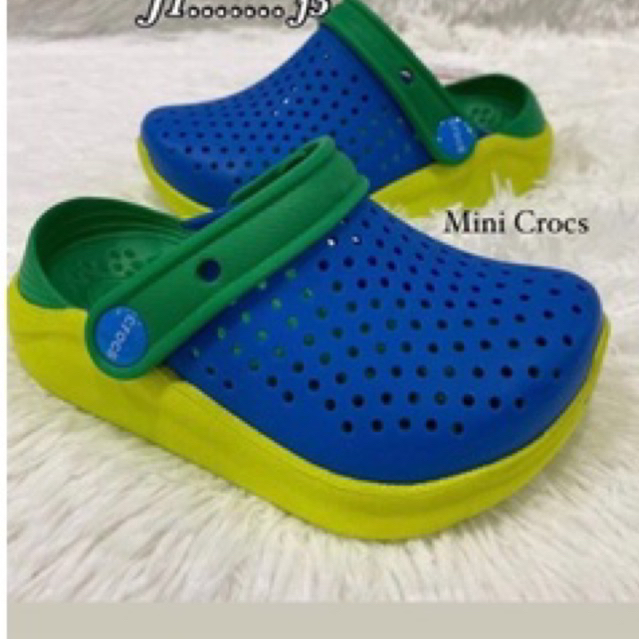 ร้องเท้าแตะแบบสวม Crocs kid ใส่ได้ทั้งผู้หญิงแตะผู้ชายนิ่มสบายไม่เจ็บเท้าเหมาะสำหรับใส่ในชีวิดประจํา