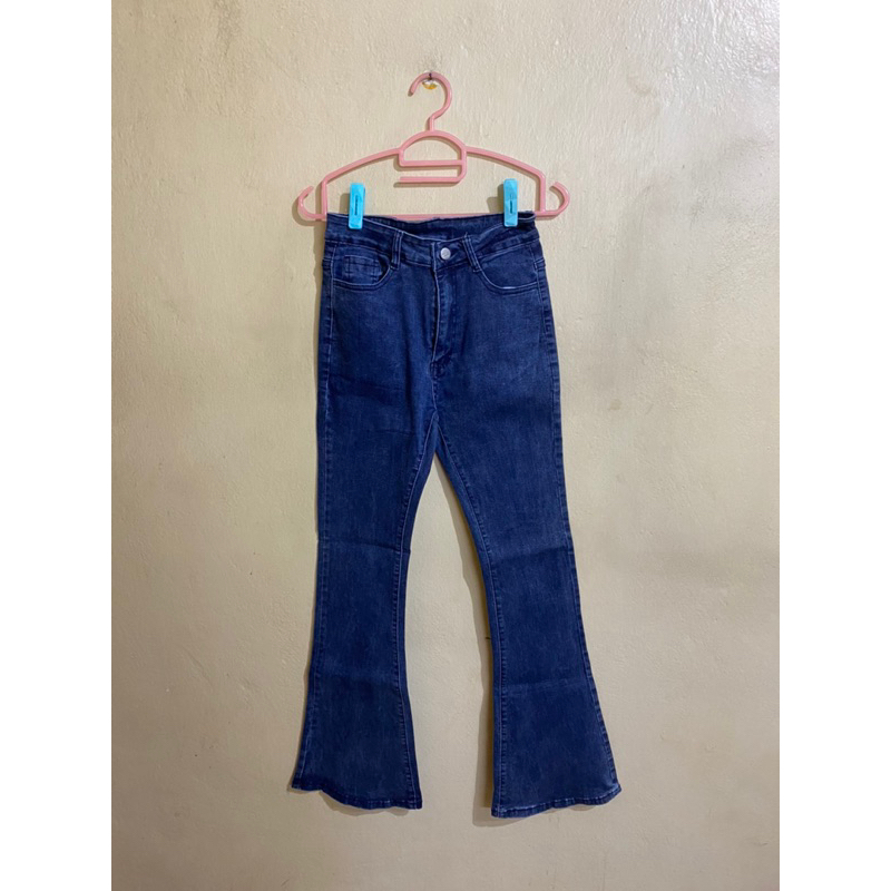 กางเกงยีนส์ขาม้า y2k จากร้าน instyles_shop มือสอง 200 บาท ยังไม่เคยใส่ซักครั้ง