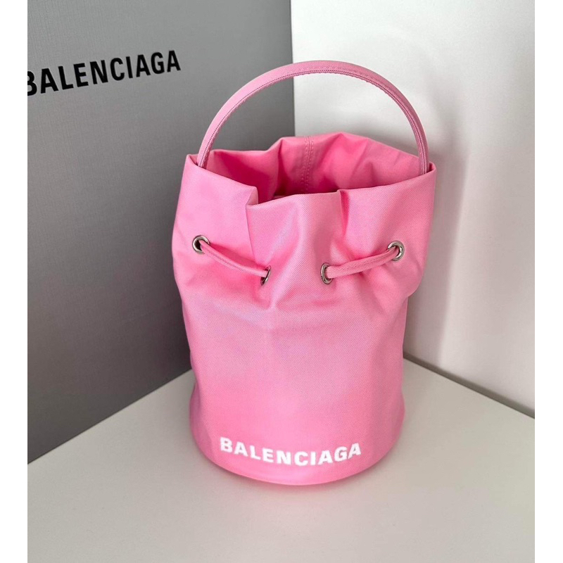 🔅สอบถามstockก่อนกด Balenciaga wheel XS bucket pink กระเป๋า บาเลนเซียก้า บัคเกต ของแท้ กระเป๋าสะพายข้าง ชมพู หวาน น่ารัก
