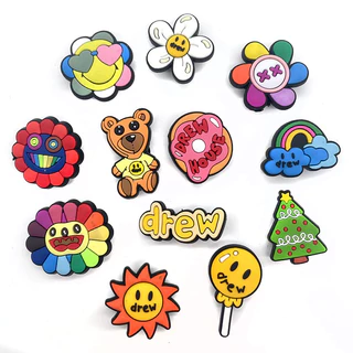 ส่งจากไทย🌞🧸 ตัวติดรองเท้า เลือกลายได้ 💛