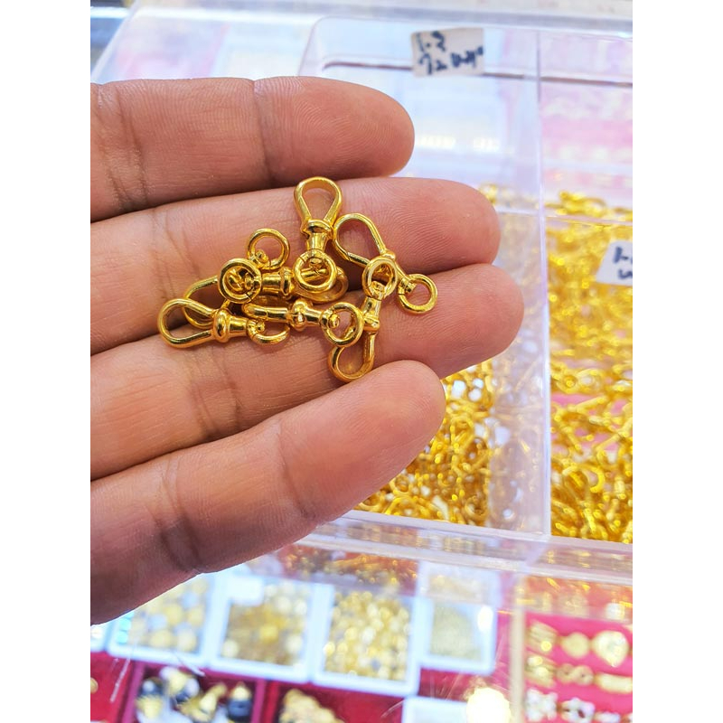 SLG001 ก้ามปูทอง 80% ขนาด 1.3 กรัม ยาว 1.8 cm สำหรับร้อยสร้อย สร้อยคอ สร้อยพระ พระเครื่อง สินค้ามีใบ