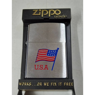 ZIPPO 200  BRUSHED CHROME COLOR IMAGE  ผลิตปี1999 สีเงินผิวโครเมี่ยมขัดด้าน ลายแบบสกรีน  ของใหม่ไม่ผ่านการใช้งาน ของแท้