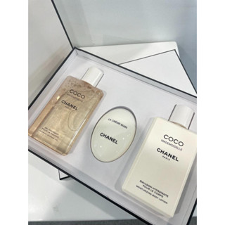 CHANNEL SET 3IN1 (3X50ML-COCO SHOWER GEL, LA CREME MAIN, COCO LOTION) WITH PAPER BAG ▪️3x50ml  ▪️INBOX ซีล ▪️ปกติ ฿1,800