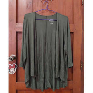 มือ 1 เสื้อคลุมตัวยาวผ้ายืดทิ้งตัว สีเขียวขี้ม้า แบรนด์ TORRID SUPER SOFT ไซส์ 4
