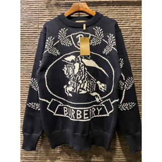 BURBERRY "THE EQUESTRIAN KNIGHT DEVICE" EKD KNITTED SWEATER เสื้อสเวตเตอร์คอกลมแขนยาว ผ้าไหมพรม แบรนด์เบอเบอรี่