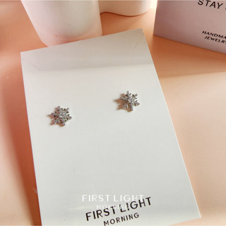 First Light Morning : Stellar Snowflake Earrings ต่างหู snowflake สโนวเฟลก ต่างหูแป้น ต่างหูคริสตัล