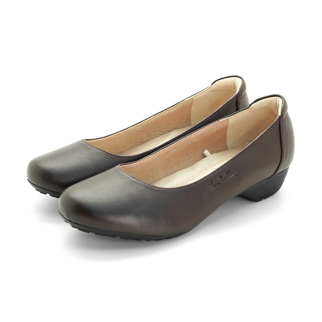 Pierre Cardin รองเท้าคัทชูผู้หญิง ส้นแบน นุ่มสบาย ผลิตจากหนังแท้ สีน้ำตาลเข้ม รุ่น 26WD418
