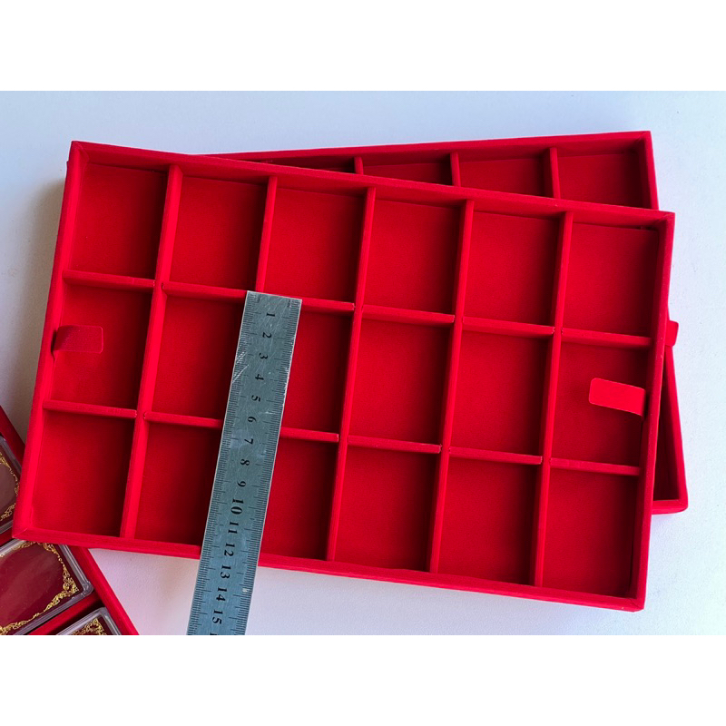 กล่องใส่พระ3ชั้น54ช่องกำมะหยี่สีน้ำเงินภายในสีแดงฝากระจกขอบคิ้วทองมีกุญแจ ล็อคด้านหน้าได้ - รูปที่ 4