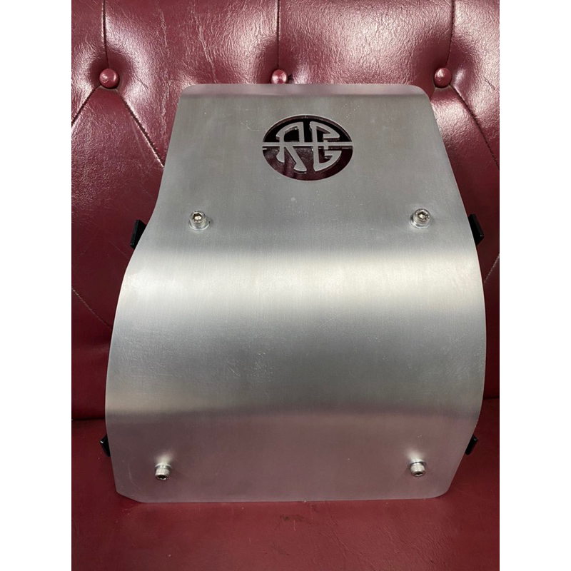 การ์ดกันแคร้งเครื่องมิเนียมปัดด้านกับสีดำPowdercoatสำหรับRoyalclassic350