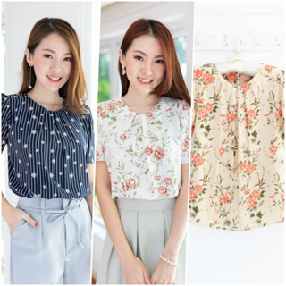 Narinari : NT2155 Graphic Button Sleeve Blouse  (ใช้โค้ด NARISP9 ลดทันที 65.- เมื่อช็อปครบ 500.-)