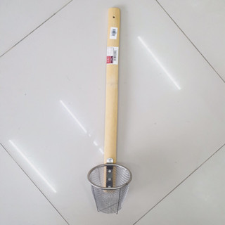 ตะกร้อลวกก๋วยเตี๋ยว ตะกร้อสเเตนเลส ด้ามไม้ 11.5cm