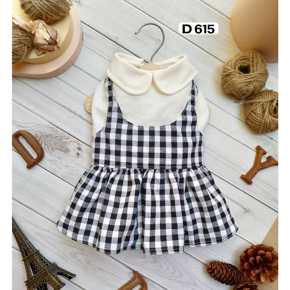 Pet clothes -Doggydolly  เสื้อผ้าแฟชั่น น้องหมาน้องแมว  ชุดกระโปรงแขนกุด ลายสก๊อตดำครีม  คอบัว  D615 ขนาด1-9โล