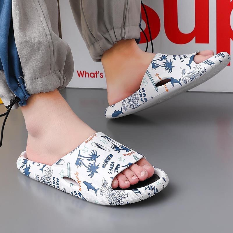 ShoesStudios ขายดีมากก รองเท้าแตะแฟชั่นแบบสวม รองเท้าแตะใส่ในบ้าน สกีนลวดลายสดใส มี 2 สี ถูกใจวัยรุ่น