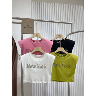 เสื้อครอปเสริมไหล่ งานเจาะหมุด New York ❤️ ป้าย its me basic