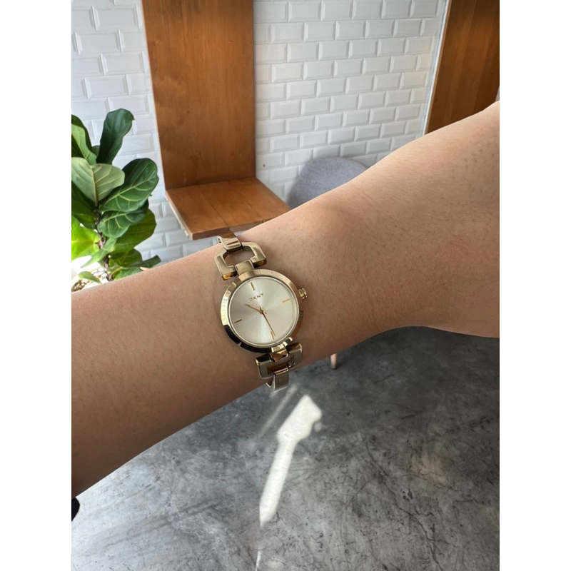 นาฬิกา DKNY 💯% สายเหล็ก สีทอง มือสอง