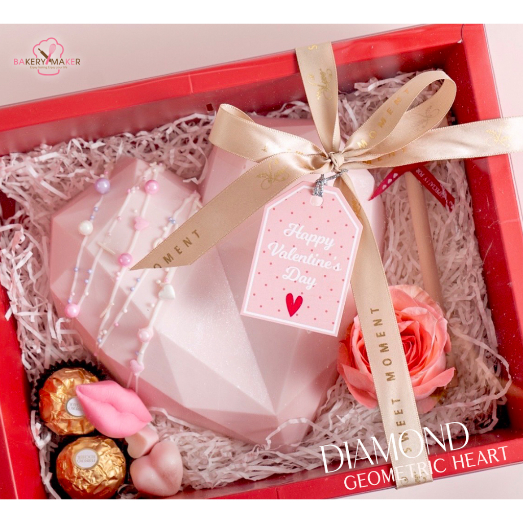 กล่องกระดาษสีแดง ฝาใส 1ใบ ไม่รวมเค้ก/โบว์,ป้ายห้อย/ Valentine's day gift box กล่องขนม ฝาเลื่อน
