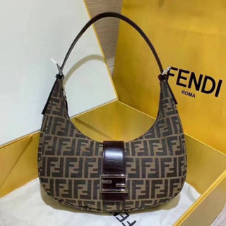 ส่ง New Fendi Canvas Shoulder bag(Ori)เทพ 📌size 33 cm. 📌สินค้าจริงตามรูป งานสวยงาม หนังแท้