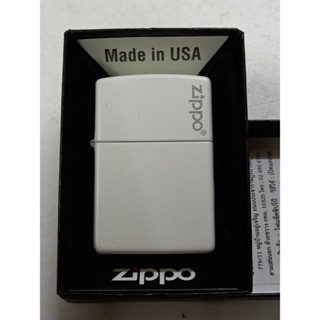 ZIPPO 214ZL  ZIPPO LOGO  WHITE MATTE COLOR IMAGE   สีขาวลายโลโก้ ของใหม่  มาพร้อมกล่องตรงรุ่น  รับประกันของแท้