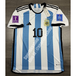 เสื้อฟุตบอล ทีมชาติ Argentina Home 3 Stars อาร์เจนตินา เหย้า 3 ดาว พร้อมเบอร์ชื่อ 10 MESSI อาร์มแชมป์ฟุตบอลโลก ปี 2022