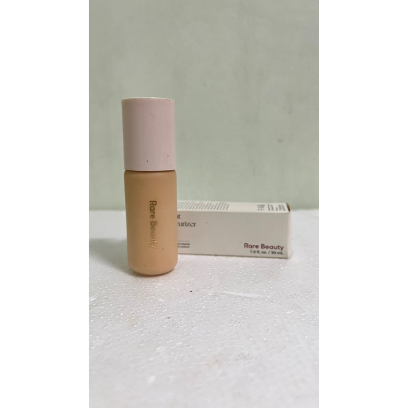 ส่งต่อ RARE BEAUTY Positive Light Tinted Moisturizer Spf 20 สี W22