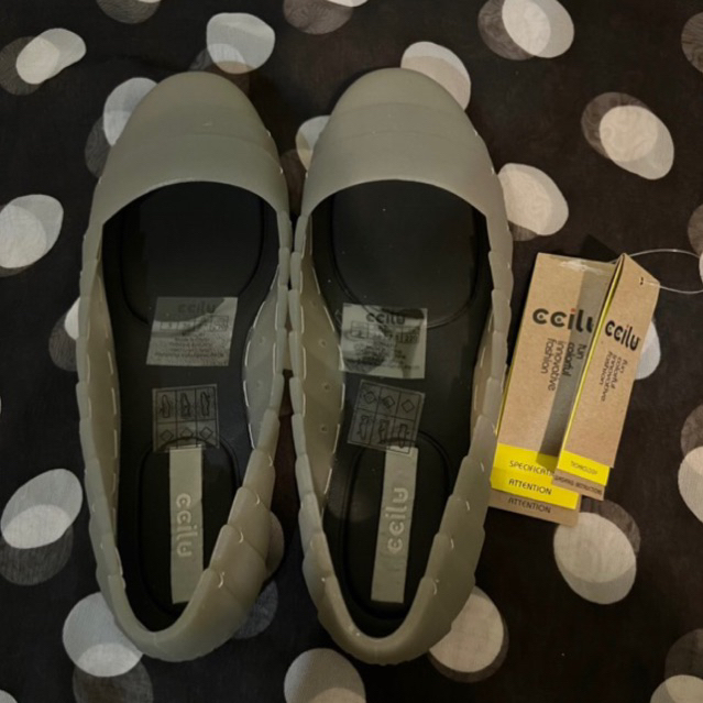 CCILU รองเท้ายาง สีเทา ใส่สบาย น่ารักๆ ของใหม่ จากญี่ปุ่น