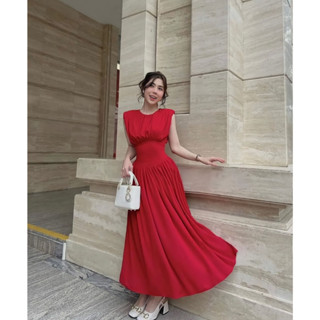 SW-เดรสยาวสีแดง แขนกุดเสริมฟองน้ำที่ไหล่ให้ดูสวยสง่า