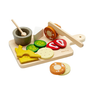 PlanToys 3631 CHEESE &amp; CHARCUTERIE BOARD ของเล่นไม้ ชีสแอนด์ชาร์คูเตอรีบอร์ด ชุดครัวของเล่นเด็ก สำหรับอายุ 2 ขวบ