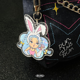 DADDY | Bad Bunny Keychain พวงกุญแจ Glitter Acrylic กระต่ายน้อย สุดน่ารัก