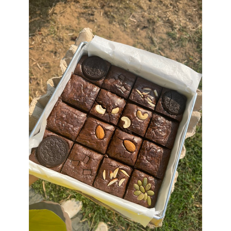 American fudge brownie พรีเมียมบราวนี่เนื้อฟัจด์ ทอปปิ้งตามสั่ง ช๊อกเข้มๆ นำเข้าจากเยอรมัน