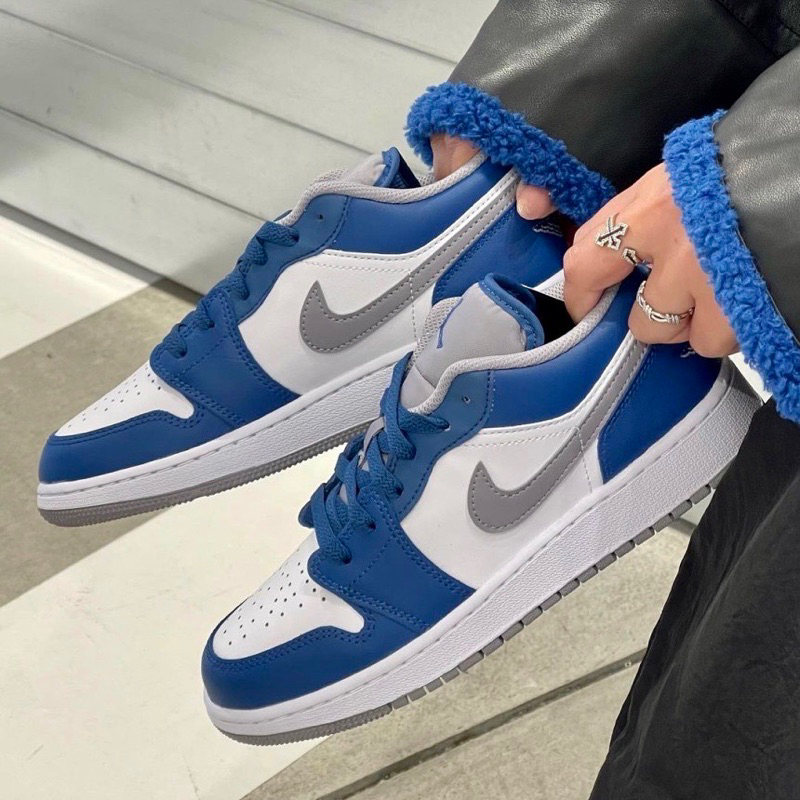[รอสินค้า 2-5วัน] NIKE Jordan 1 Low True Blue Cement Grey แท้ 100% (553558-412)