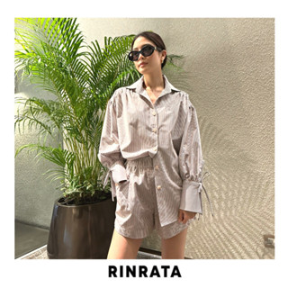 RINRATA - Quinn Set เสื้อเชิ้ต เสื้อ Blouse ลายเส้น สีน้ำตาลสลับขาว มีดีเทลรูดช่วงแขน โบผูกปลายแขน มาพร้อมกับกางเกงขาสั้น ชุดไปเที่ยว ไปทะเล