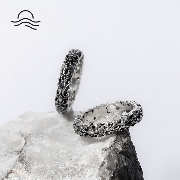 CHANTARA - แหวนลวดลายโรมันลายไทย แหวนเงินแท้ "Ancient Roman Art Ring" แหวนเงินรมดำ แหวนชาย แหวนหญิง แถมฟรีผ้าเช็ด