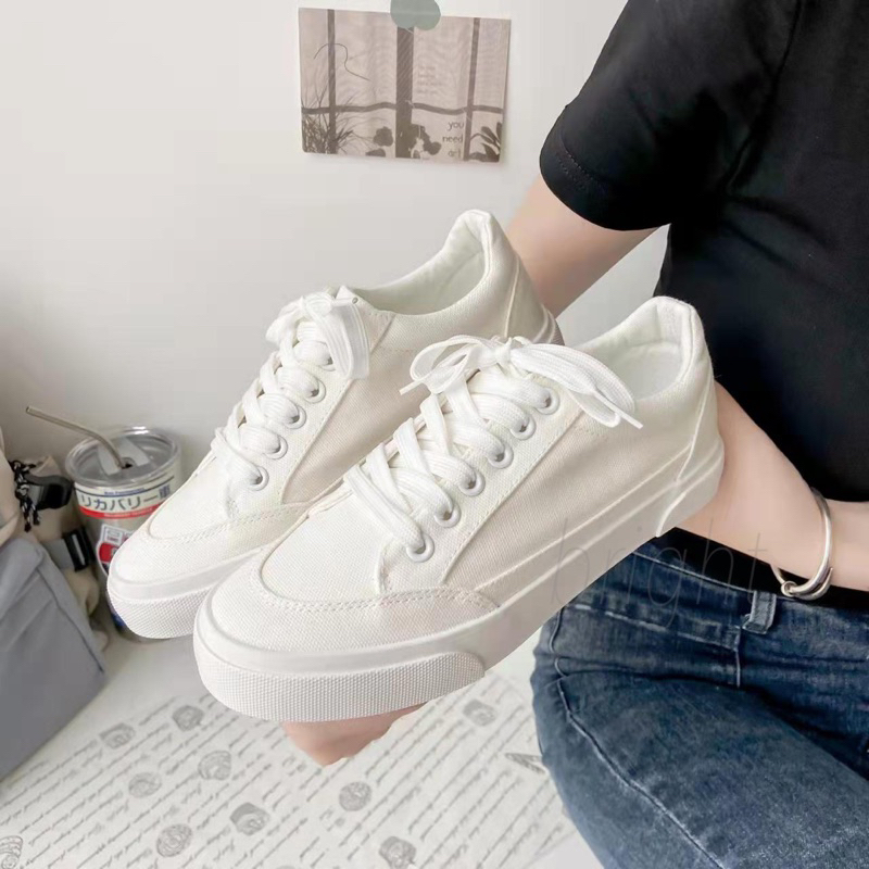 รองเท้ารุ่นเค้ก สีขาวมินิมอล ซัพพอร์ตเท้า M79