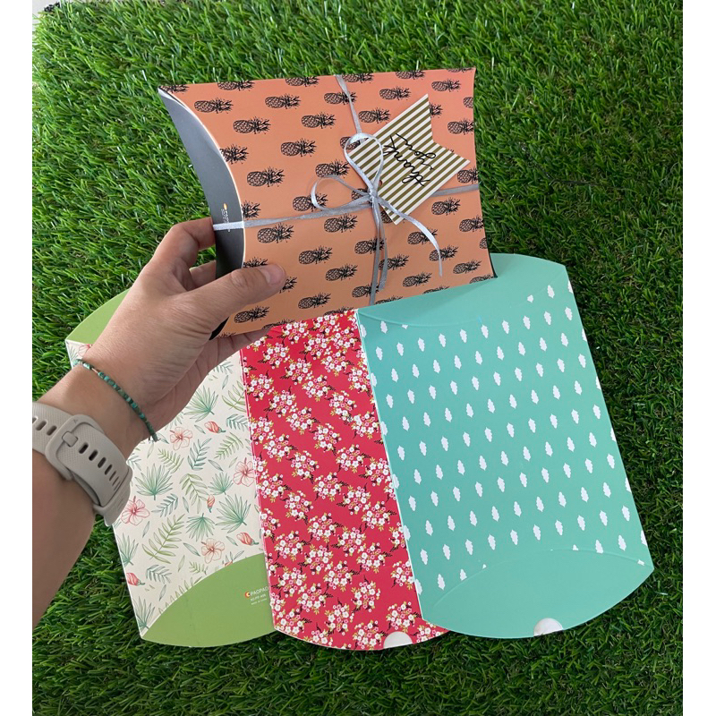 กล่องของขวัญสไตล์ญี่ปุ่น +ป้ายและริ้บบิ้น ขนาด 13*19ซม #4803
