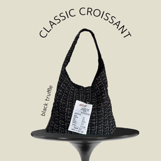 Wyllabrand กระเป๋าผ้า Classic Croissant Black Truffle