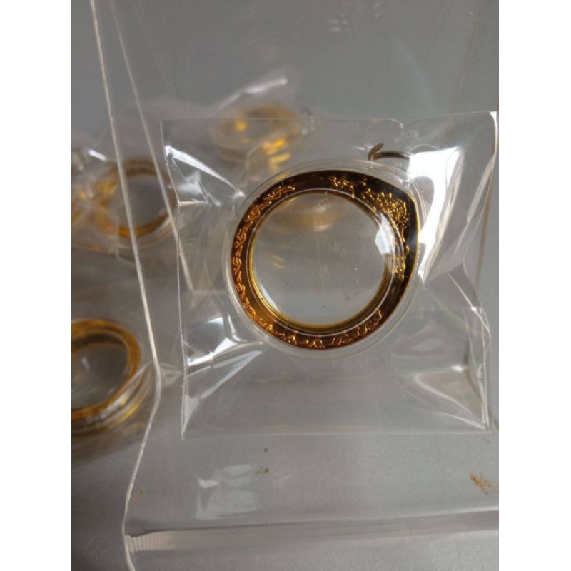 กรอบใส่เหรียญ 1 ครุท 2517/กรอบพร้อมครุท