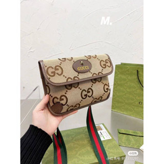 GUCCI พร้อมกล่อง 🧸 .งานคาดอกสีเบจ สายสปอต มาแรงมาก  ขนาด 23✖️17 cm💚